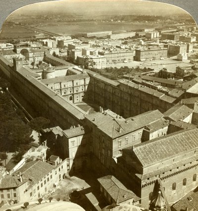Palácio do Vaticano da abóbada de St Peters Basilica, Roma, Itália. de Underwood and Underwood