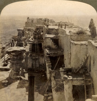 Wolpi ... um pueblo chefe da misteriosa raça Moki Cliff Dwellers, Arizona, EUA, 1901. de Underwood and Underwood