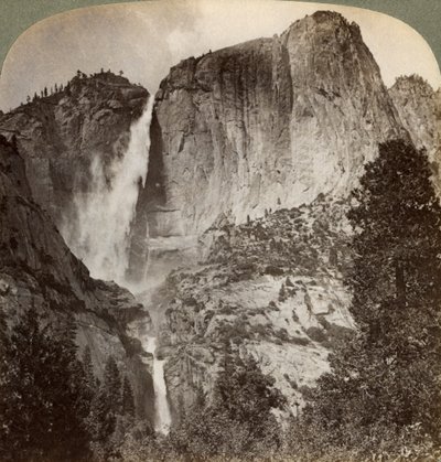 Ponto de Yosemite e Yosemite Falls pelo vento, vale de Yosemite, Califórnia, EUA, 1902 de Underwood and Underwood