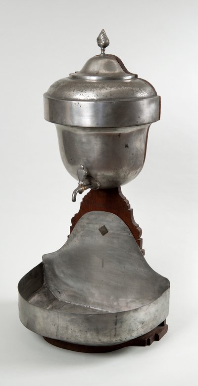 Cisterna de Parede com Bacia de Unidentified Maker