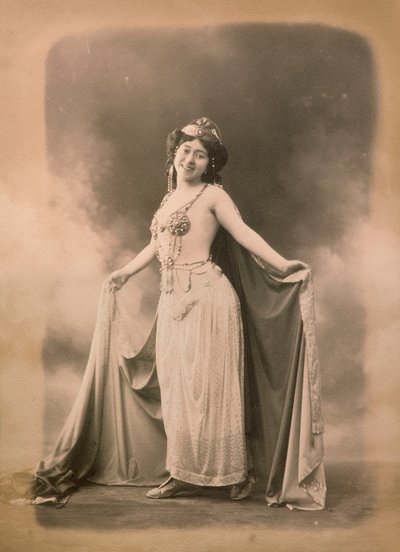 A atriz napoletana Sra. Caracciolo em traje oriental de Unknown