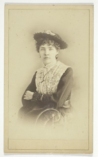 Sem título (Retrato de mulher com chapéu) de Unknown