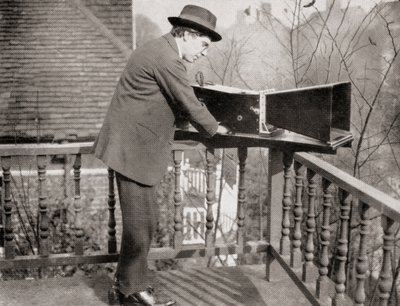 Archibald Montgomery Low com o Audiômetro, da Master Minds of Modern Science, publicado em 1930 de Unknown