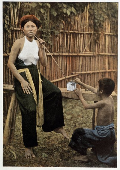 Mulher asiática fumadora de ópio, cerca de 1898 de Unknown artist