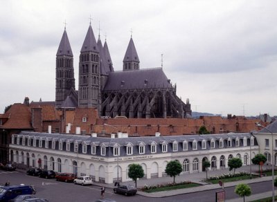 Cathedrale de Tournai (Bélgica), vista do exterior. de Unknown artist