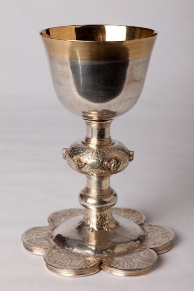 O cálice do capelão Georges Coquere. Metelsmithing, ouro e prata de Unknown artist