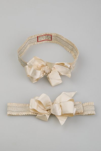Garters de Unknown artist
