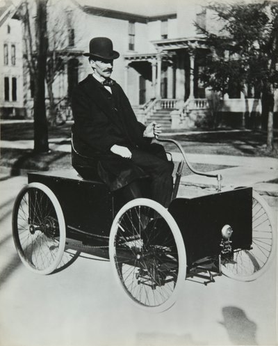 Henri Ford dirigiu seu primeiro carro a gasolina para as ruas de Detroit em 1896 (quadriciclo de transmissão em cadeia), Privee Collection de Unknown artist