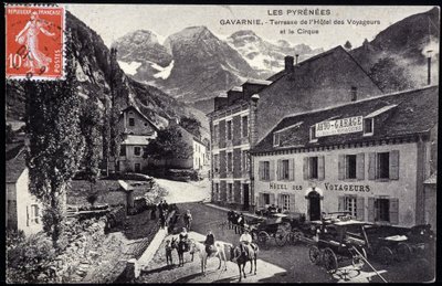 Les Pyrenees, Gavarnie: terraço do Hotel des Voyageurs e do circo - cartão postal, final do século XIX de Unknown artist