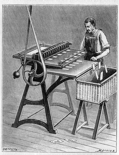 Fazendo cartas para jogar pelos métodos antigos. Decupagem de cartas de jogar. Gravação a partir de 1893. de Unknown artist