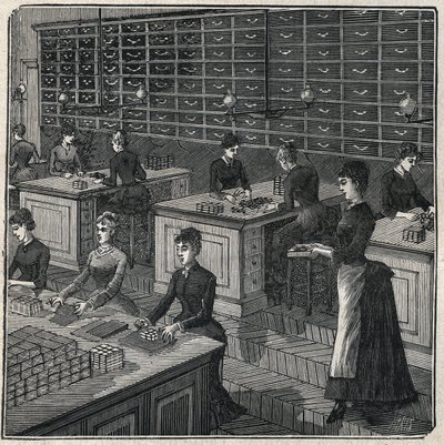 Fabrico de penas metálicas: selecção e embalagem de penas numa fábrica em França, no século XIX. Gravura a partir de 1885 em "Les arts et metiers illustres" de Adolphe BITARD. de Unknown artist