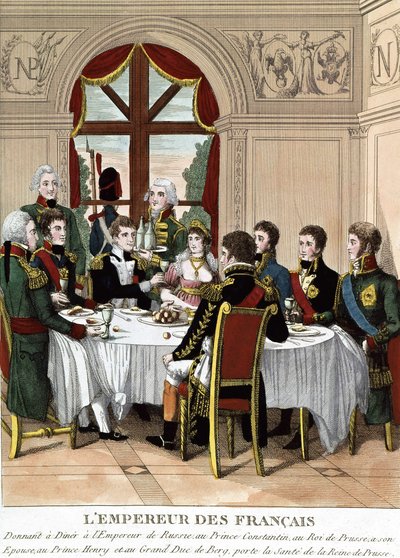O Imperador francês Napoleão I em Tilssit recebendo o Imperador da Rússia, o Príncipe Constantino, o Rei da Prússia, sua esposa, o Príncipe Henrique e o Grão-Duque de Bert, faz um brinde à saúde da Rainha da Prússia. Gravura do início do século XIX de Unknown artist