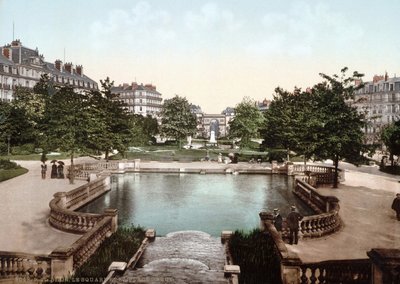Vista de Dijon: praça e praça Darcy. Fotocrómio v. 1890. de Unknown artist