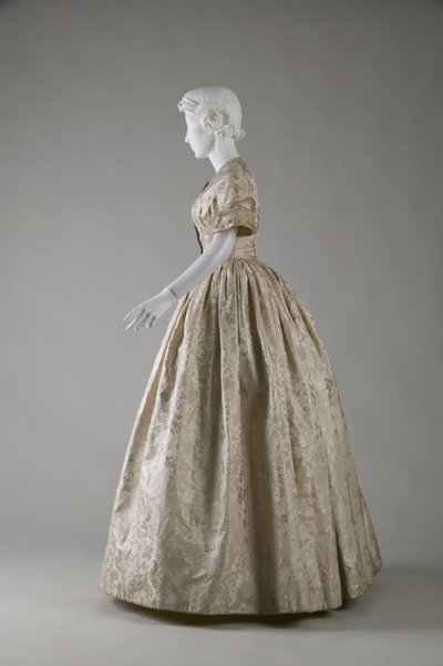 Vestido de noiva (vista lateral) de Unknown artist