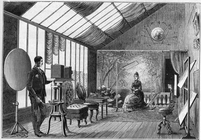 Workshop de um fotógrafo amador com os seus acessórios em França em 1888. em "La nature" de 1888. de Unknown artist