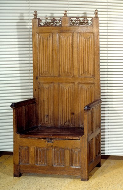 Peito de carvalho cerimonial com dois lugares reservados para os senhores. Fim do século XV. Paris, artes decorativas. de Unknown artist