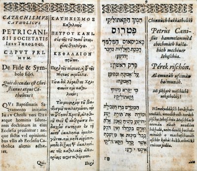 Religião cristã: Página interna do catecismo em grego, hebraico, latim e francês. Obra de Pierre Canisius (século XVII) de Unknown artist