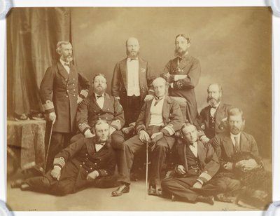 [Retrato de grupo de oficiais da Marinha]. de Unknown artist