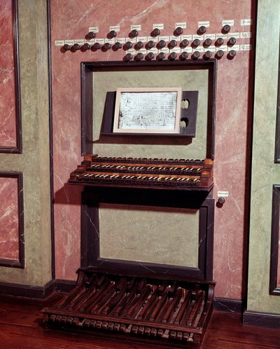 Órgão da igreja Marienkirche, Bonn, Alemanha, que Ludwig van Beethoven (1770-1827), compositor alemão, costumava tocar quando criança) Musee Beethoven, Bonn de Unknown artist