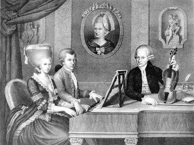 Retrato de Wolfang Amadeus Mozart (1756 - 1791) entre seu pai e sua mãe. Litografia do século XIX. de Unknown artist