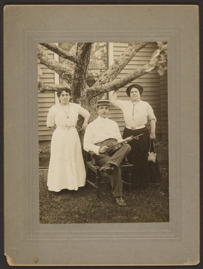 [Retrato de um homem e duas mulheres]. de Unknown artist