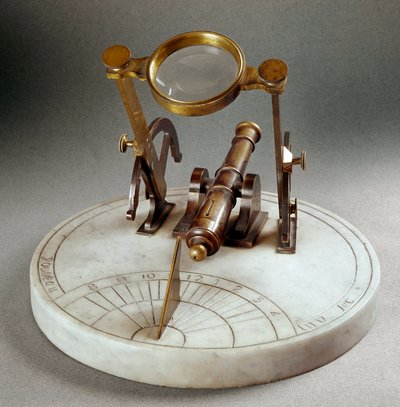 Relógio solar chamado "Canhão de midi" (Cannone di mezzogiorno): é composto por uma placa de mármore ou está gravado um Meridiano. Uma lente de inclinação permite disparar o pó de um pequeno canhão sem sutiã ao meio-dia. Diâmetro: 30 cm. Realizado por Rous de Unknown artist