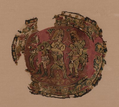 Três figuras de uma túnica de Unknown artist