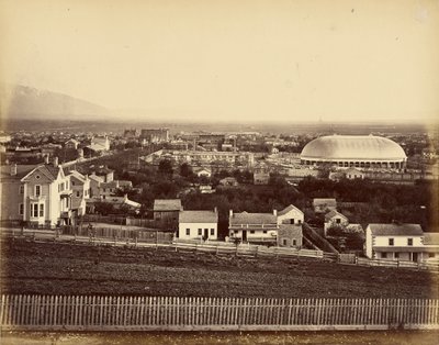 [Vista do Tabernáculo de Salt Lake e da cidade]. de Unknown artist