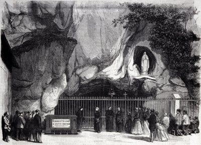 Vista da caverna de Lourdes nos altos Pirinéus, onde a Virgem apareceu a Bernadette Soubirous (1844-1879) em 1858, atual lugar de peregrinação. Gravura do século XIX de Unknown artist