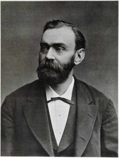 Alfred Nobel aos 50 anos de idade - fotografia de Unknown photographer