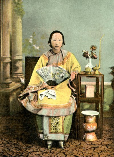 Mulher chinesa com pés atados, início do século XX (cartão postal) de Unknown photographer