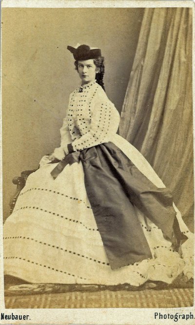 Elisabeth, Imperatriz da Áustria e Rainha Consorte da Hungria (24 de dezembro de 1837 - 10 de setembro de 1898) (foto) de Unknown photographer