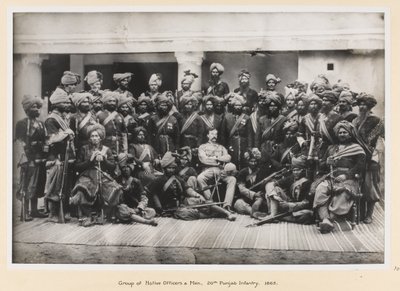Grupo de Oficiais e homens nativos, 20th Punjab Infantaria de Unknown photographer