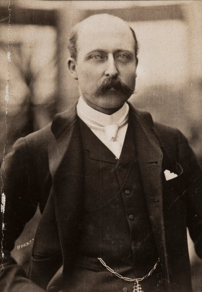Retrato a meio corpo do Duque Arthur William Connaught, filho da Rainha Vitória da Grã-Bretanha de Unknown photographer