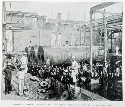 Instalação de caldeiras a vapor de algodão Haiphong fiado em 25/9/1899 - em "Le Tonkin en 1900" de Robert Dubois. de Unknown photographer