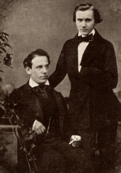 Johannes Brahms (1833-1897) compositor alemão, de pé, com o violinista húngaro refugiado, Eduard Remenyi (1828-1898), com quem fez uma digressão (meio-tom de uma fotografia) de Unknown photographer
