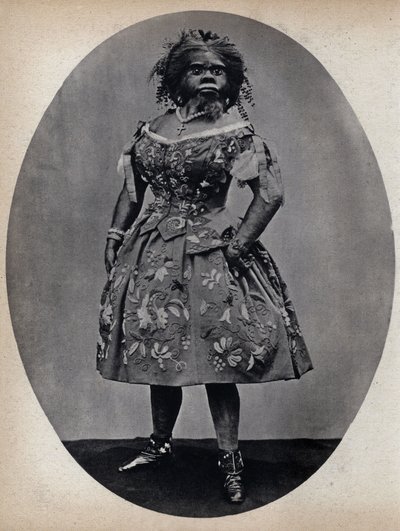 Les Monsters, la femme chien. Fotografia, final do século XIX, Paris. Coll. Selva. de Unknown photographer