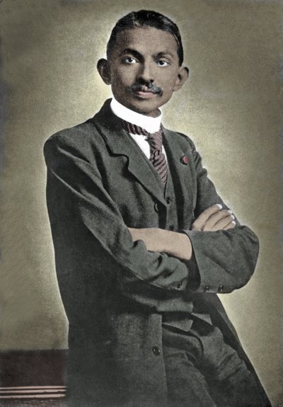 Retrato do líder político Mohandas Karamchand Gandhi (1869-1948) conhecido como o Mahatma, líder político e espiritual indiano de Unknown photographer