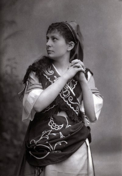 Retrato da soprano Elisabeth Janvier em "Le Tribut de Zamora", de Charles Gounod, em 1881. de Unknown photographer