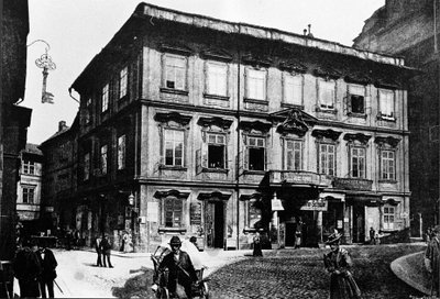 Praga, antes de 1897. O edifício onde o escritor Franz Kafka nasceu. de Unknown photographer