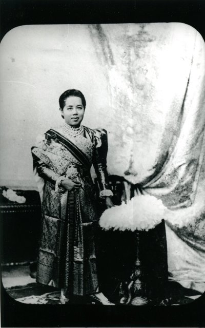Rainha Saovabha Phongsri, c.1880 (foto a p/b) de Unknown photographer