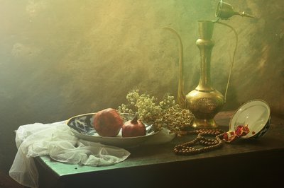 Natureza morta com romã oriental de UstinaGreen