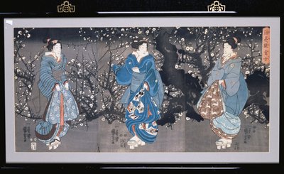 Um tríptico oban que descreve uma cena noturna com três bijin de Utagawa Kuniyoshi
