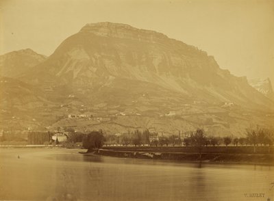 [Rio Isère, Mont Saint-Eynard, Dent de Crolles visto de Grenoble, França]. de V. Muzet
