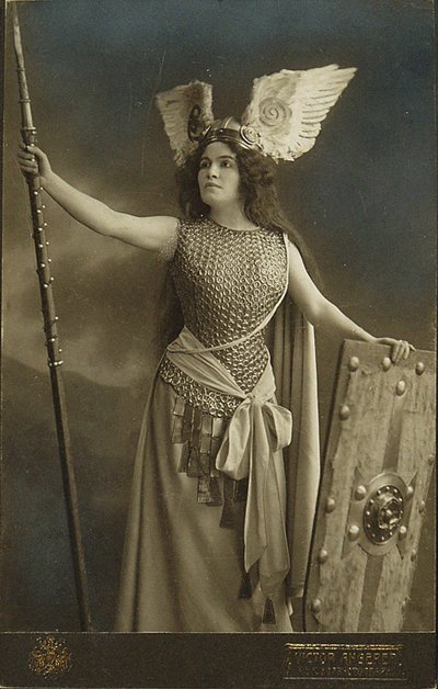 Madame Charles Cahier como Brunhilde em A Valquíria. de Victor Angerer