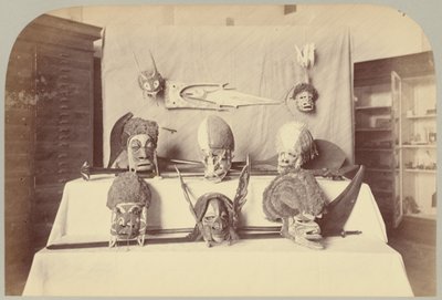Pl. XIV. Máscaras, etc.: Ilhas Salomão de Victor Prevost, Gaston L. Feuardent and Co., New York