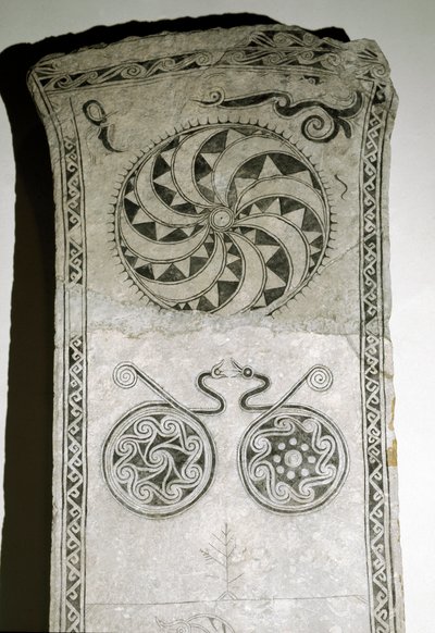 Pedra de corrida com símbolo solar, séc. VII-XVIII de Viking
