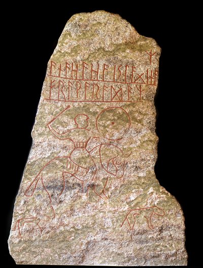Uma estela com inscrições rúnicas representando um cavaleiro Viking com um cão (pedra) de Viking Viking