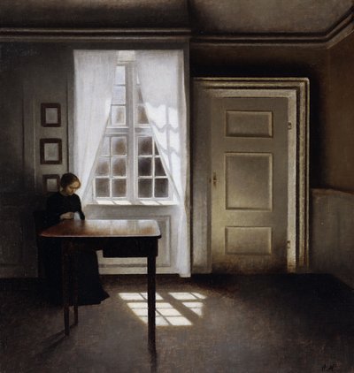 Uma mulher costurando em um interior de Vilhelm Hammershoi