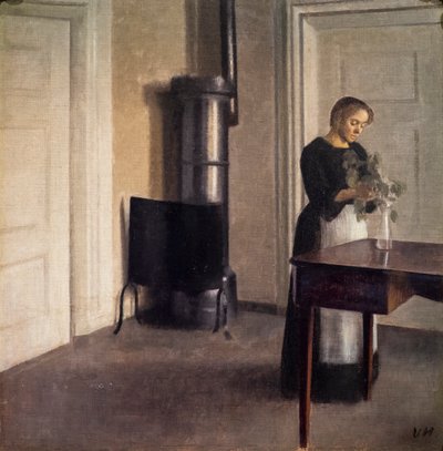 Interior com uma mulher a arranjar flores num vaso de Vilhelm Hammershoi